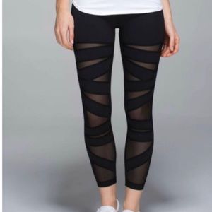 Lulu Lemon Black Mesh athletic wear leggings